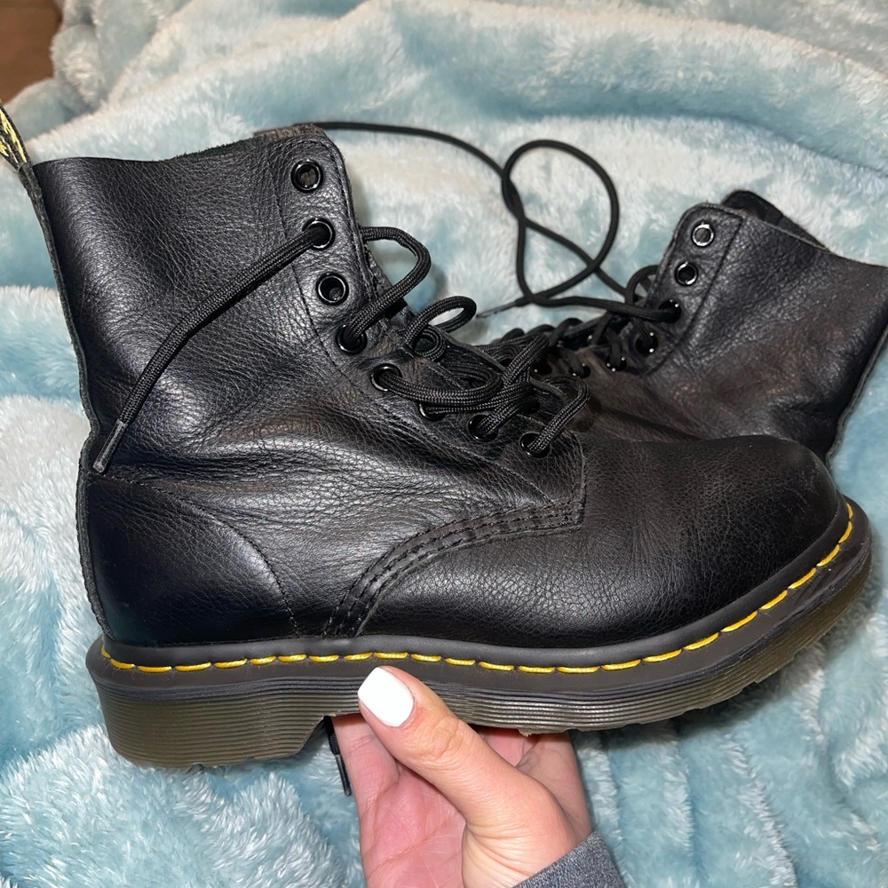 Dr. Martens size 6 in woman’s
